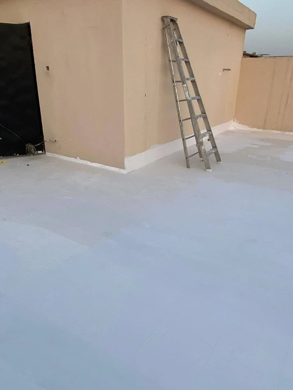 عزل الاسطح بالدمام باستخدام مواد عزل حرارية ومائية عالية الجودة