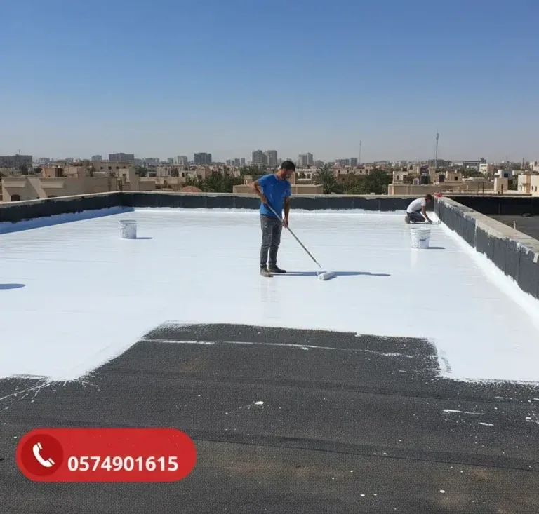 عملية عزل حراري لسطح مبنى باستخدام مواد بيضاء عاكسة للحرارة