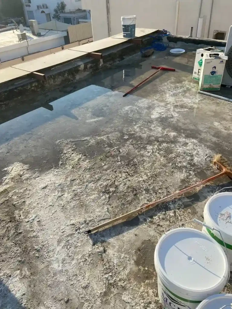 براميل مواد عزل الاسطح ورولة وشفاط علا سطح منزل